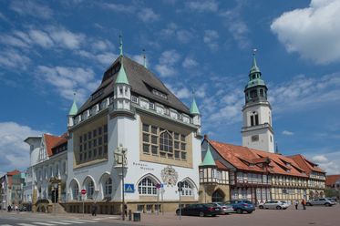 Das Bomann-Museum und die Stadtkirche St. Marien in der Celler Altstadt, zwei historische Highlights mit beeindruckender Architektur. Ideal für Kultur- und Geschichtsinteressierte sowie für einen Städteurlaub.